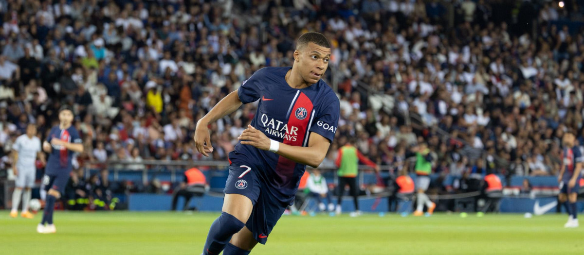 Kylian Mbappé con la camiseta del PSG