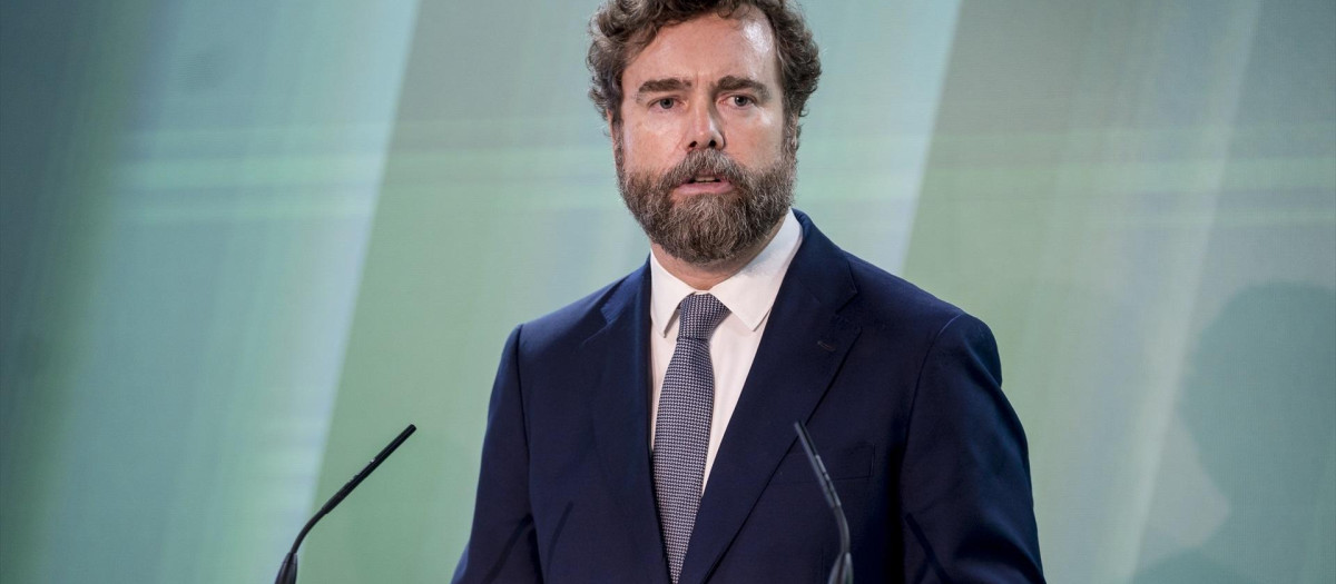 El portavoz del Grupo Parlamentario en el Congreso de los Diputados, Iván Espinosa, interviene durante la presentación del programa económico de Vox para las Elecciones Generales del 23J, en la sede de Vox, a 7 de julio de 2023, en Madrid (España). Vox ha presentado su programa económico en esta primera jornada de campaña electoral. El vicepresidente de Acción Política de Vox ha destacado, entre otras medidas, la propuesta de IVA cero para los productos y bienes de primera necesidad como la cesta de la compra, los medicamentos y otros elementos "imprescindibles para las familias". Se incluye como bien de primera necesidad la adquisición de una vivienda, para lo que no se ciñe exclusivamente a una primera compra.
07 JULIO 2023;MADRID;PROGRAMA ECONÓMICO;ELECCIONES 23 J;VOX
A. Pérez Meca / Europa Press
07/7/2023