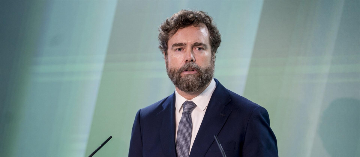 El portavoz del Grupo Parlamentario en el Congreso de los Diputados, Iván Espinosa, interviene durante la presentación del programa económico de Vox para las Elecciones Generales del 23J, en la sede de Vox, a 7 de julio de 2023, en Madrid (España). Vox ha presentado su programa económico en esta primera jornada de campaña electoral. El vicepresidente de Acción Política de Vox ha destacado, entre otras medidas, la propuesta de IVA cero para los productos y bienes de primera necesidad como la cesta de la compra, los medicamentos y otros elementos "imprescindibles para las familias". Se incluye como bien de primera necesidad la adquisición de una vivienda, para lo que no se ciñe exclusivamente a una primera compra.
07 JULIO 2023;MADRID;PROGRAMA ECONÓMICO;ELECCIONES 23 J;VOX
A. Pérez Meca / Europa Press
07/7/2023