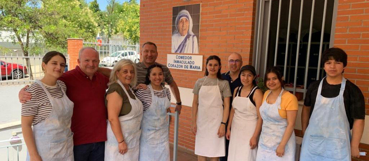 Voluntarios en el comedor de las Misioneras de la caridad en vallecas