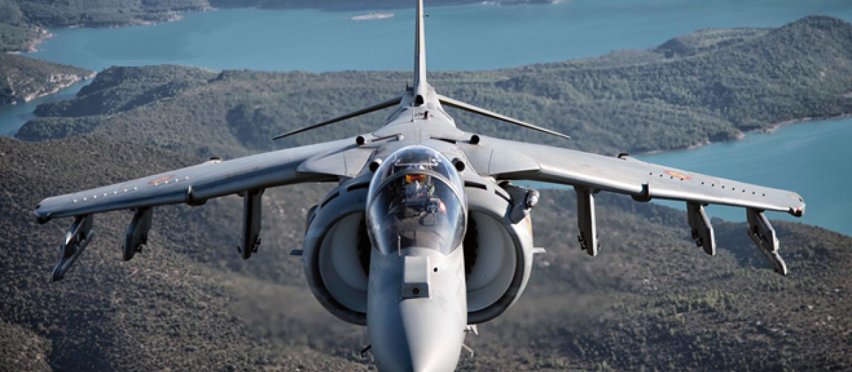 Un Harrier AV-8B+ de la novena escuadrilla de la Armada española