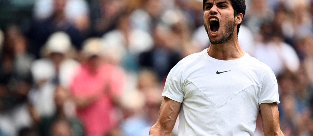 Carlos Alcaraz, durante su partido de cuartos de final de Wimbledon