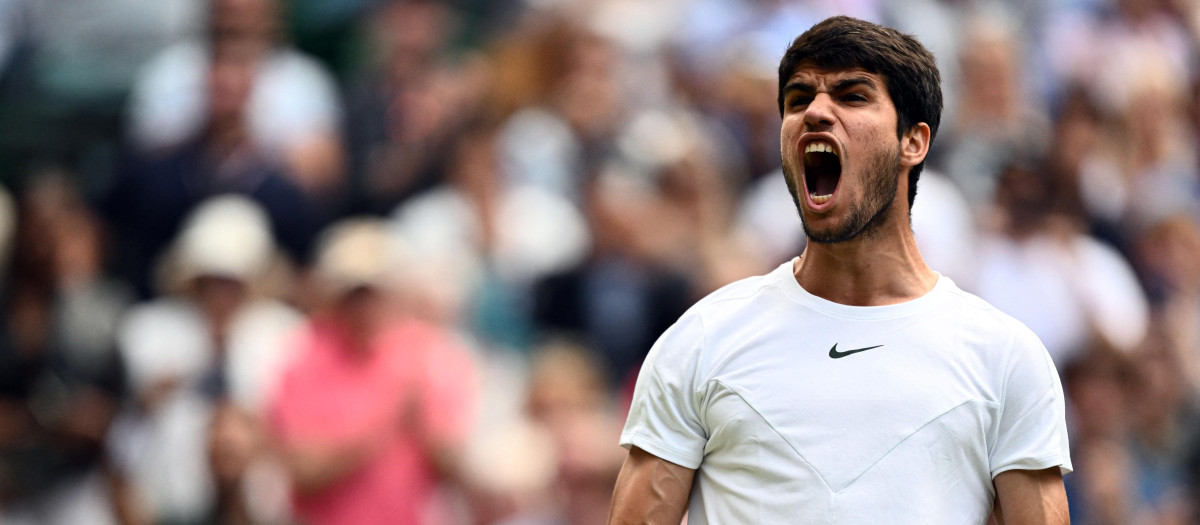 Carlos Alcaraz, durante su partido de cuartos de final de Wimbledon