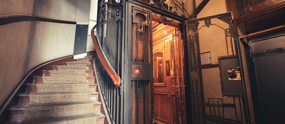 Ascensor en un edificio de viviendas