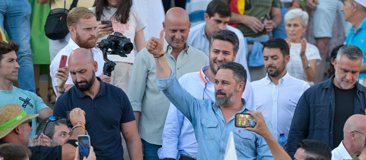 El presidente de Vox, Santiago Abascal, participa en un acto de campaña en el Auditorio Pedro Díaz del Barranco del Alamín