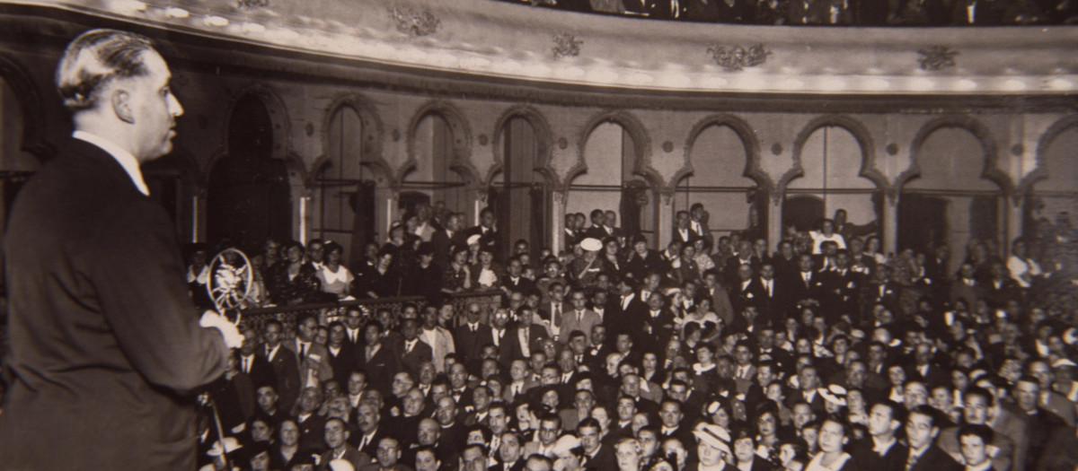 José Calvo-Sotelo en un mitin en Valladolid en 1935, un año antes de su asesinato