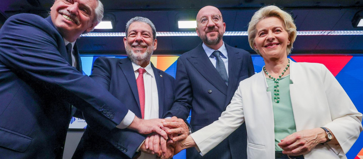 Ursula von der Leyen, Charles Michel, Alberto Fernández y el primer ministro de San Vicente y las Granadinas, Ralph Gonsalves