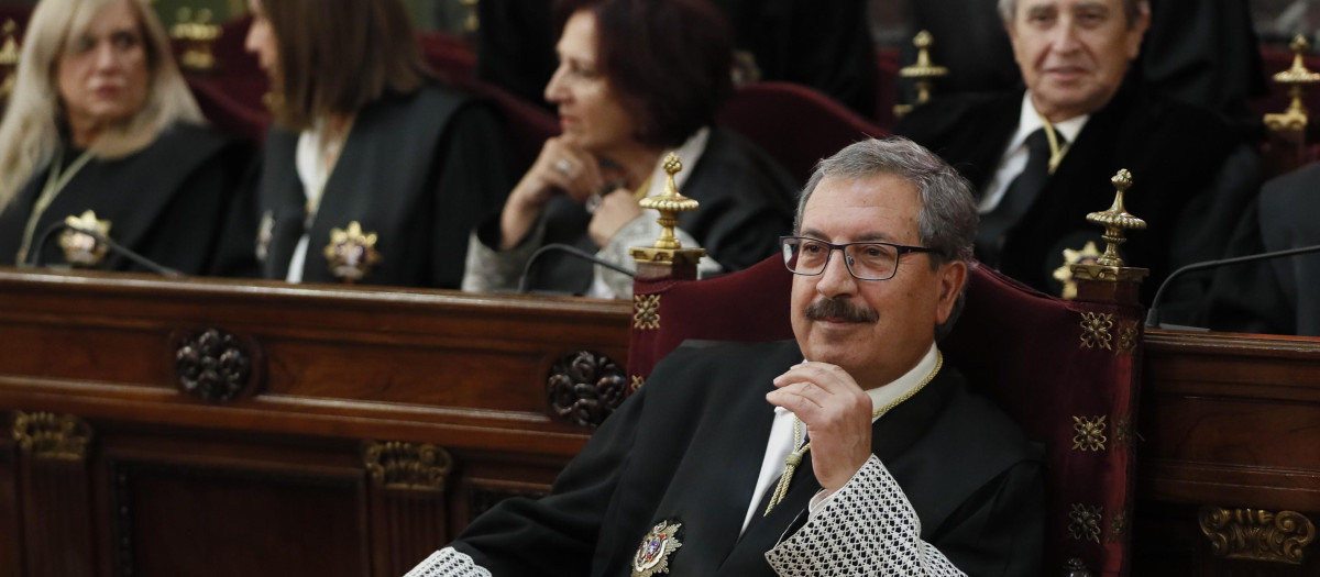 El todavía presidente del Consejo General del Poder Judicial (CGPJ), Rafael Mozo, y algunos de los vocales del órgano tras él