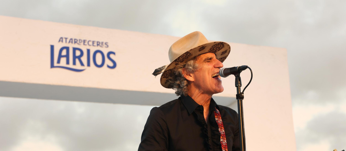 Mikel Erentxun, en su concierto en Atardeceres Larios, en Alicante
