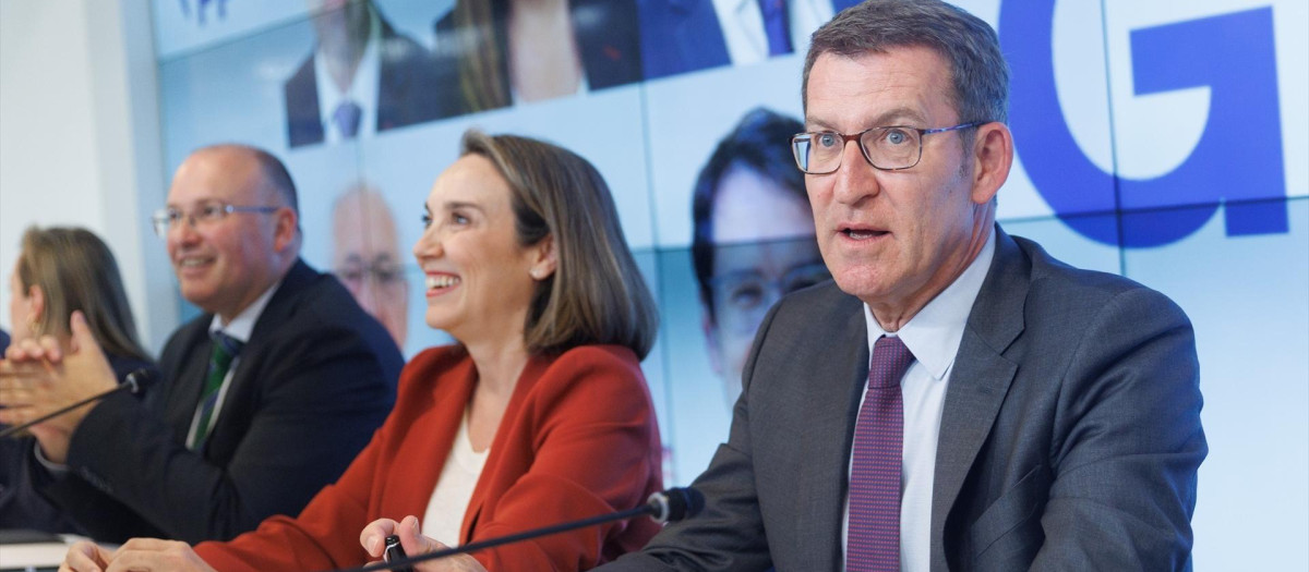 El presidente del Partido Popular, Alberto Núñez Feijóo (1d), y la secretaria general del Partido Popular, Cuca Gamarra (2d), durante la Junta Directiva Nacional del PP, a 10 de abril de 2023, en Madrid (España). Tras el parón de Semana Santa, los partidos políticos reanudan su actividad con la vista puesta en las elecciones locales y autonómicas del 28 de mayo.
10 ABRIL 2023;MADRID;PP;JUNTA DIRECTIVA NACIONAL DEL PP
Eduardo Parra / Europa Press
(Foto de ARCHIVO)
10/4/2023