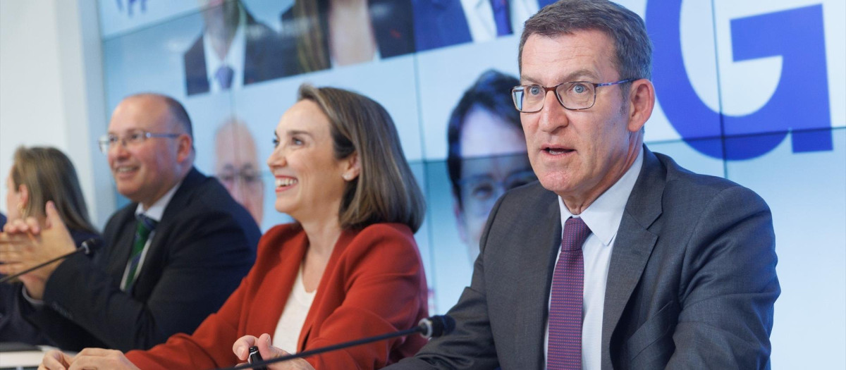 El presidente del Partido Popular, Alberto Núñez Feijóo (1d), y la secretaria general del Partido Popular, Cuca Gamarra (2d), durante la Junta Directiva Nacional del PP, a 10 de abril de 2023, en Madrid (España). Tras el parón de Semana Santa, los partidos políticos reanudan su actividad con la vista puesta en las elecciones locales y autonómicas del 28 de mayo.
10 ABRIL 2023;MADRID;PP;JUNTA DIRECTIVA NACIONAL DEL PP
Eduardo Parra / Europa Press
(Foto de ARCHIVO)
10/4/2023