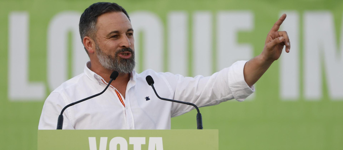 El presidente de Vox, Santiago Abascal, cierra la campaña electoral con un mitin en la plaza de Colón, en Madrid