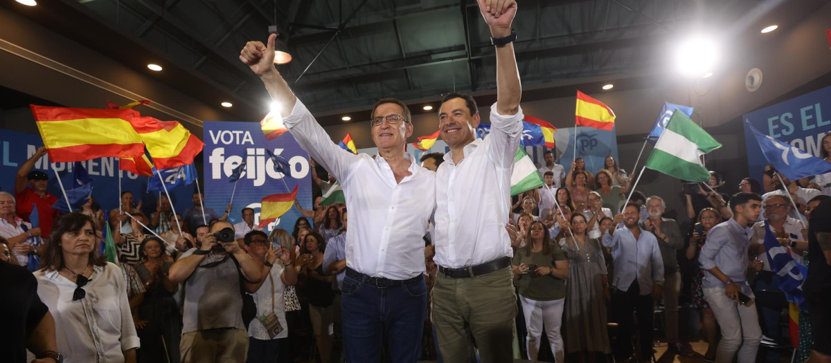 Alberto Núñez Feijóo y Juanma Moreno, en un mitin del PP en Cádiz