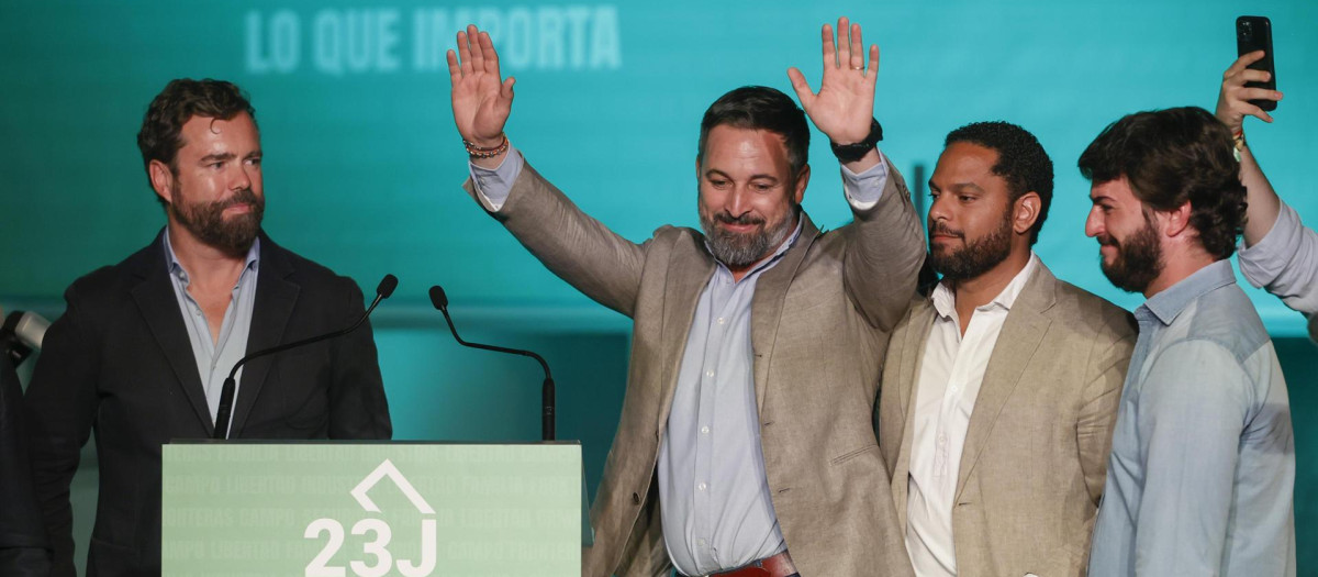 El presidente de Vox, Santiago Abascal, comparece ante los medios de comunicación en su sede de Madrid