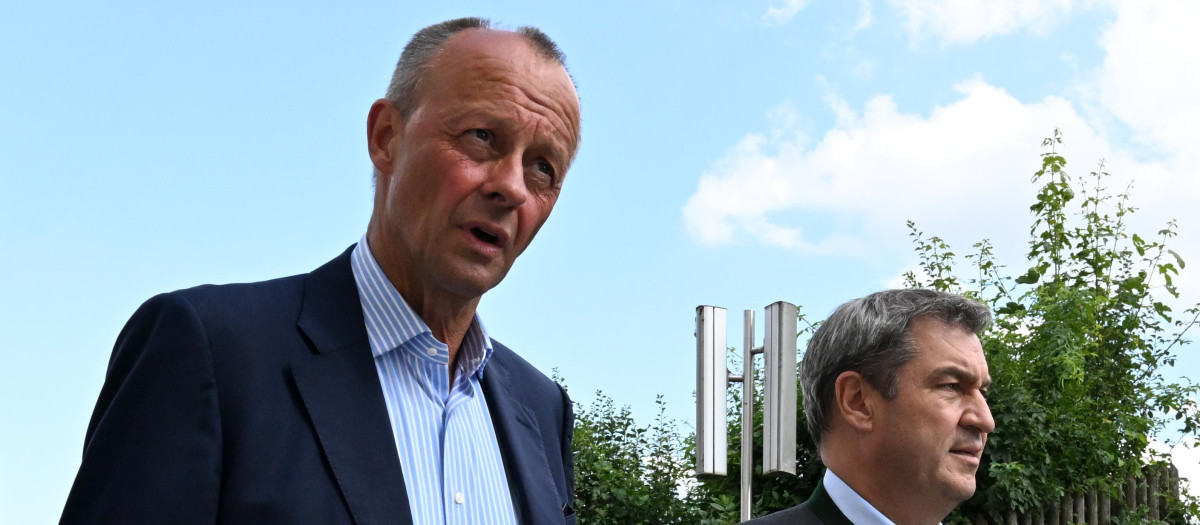El líder de la Unión Demócrata Cristiana (CDU) de Alemania, Friedrich Merz, y el primer ministro estatal de Baviera y líder del partido conservador Unión Social Cristiana (CSU), Markus Soeder,