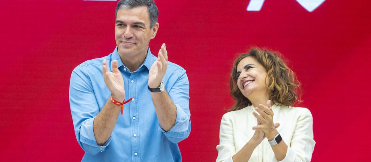 Pedro Sánchez y María Jesús Montero, este lunes en Ferraz