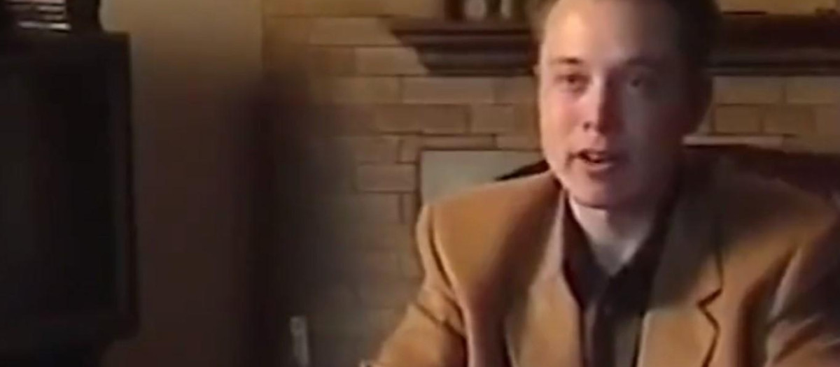 Un joven Elon Musk habla a la CNN sobre x.com, el banco online que fundó en 1999 y que dio paso a PayPal