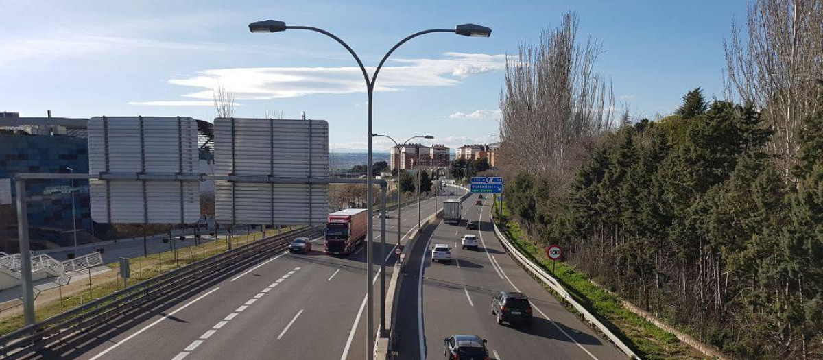 Farolas en una de las carreteras de Madrid