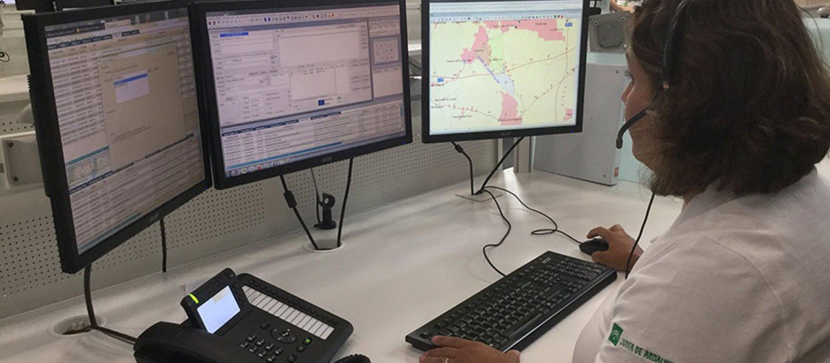 Centro de Emergencias del 112.
Un hombre, de 43 años de edad, ha fallecido este martes en Córdoba capital como consecuencia de las heridad sufridas tras precipitarse al vacío desde una tercera planta, sobre las 9,30 horas, mientras trabajaba en un inmueble ubicado en la calle José Aguilar de Dios.
POLITICA ANDALUCÍA ESPAÑA EUROPA CÓRDOBA
JUNTA DE ANDALUCÍA