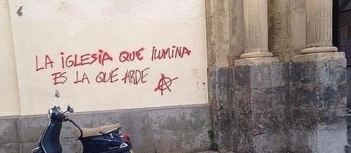 Pintada amenazante en una iglesia en España