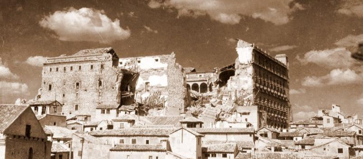 El Alcázar de Toledo destruido