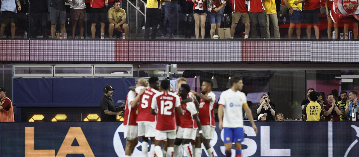El Arsenal golea a un Barcelona con poco rodaje