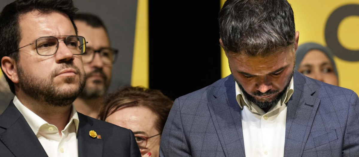 El presidente de Cataluña, Pere Aragonès, junto al candidato de ERC al Congreso, Gabriel Rufián