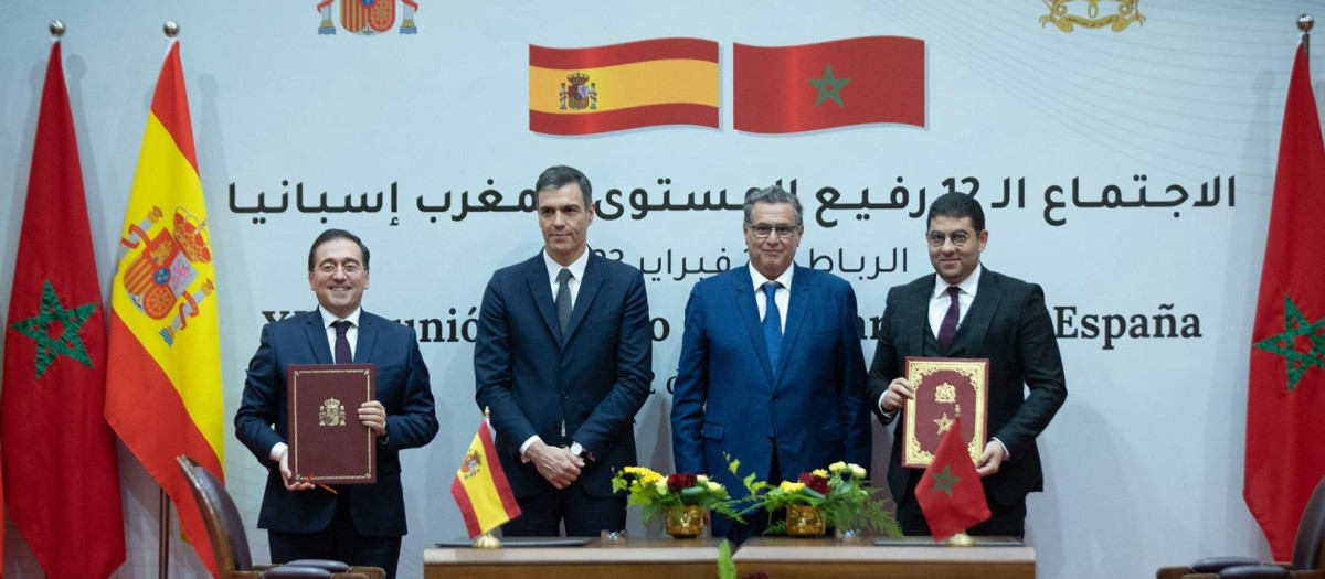 Pedro Sánchez, José Manuel Albares y sus homólogos marroquíes, durante la XII Reunión de Alto Nivel Marruecos-España