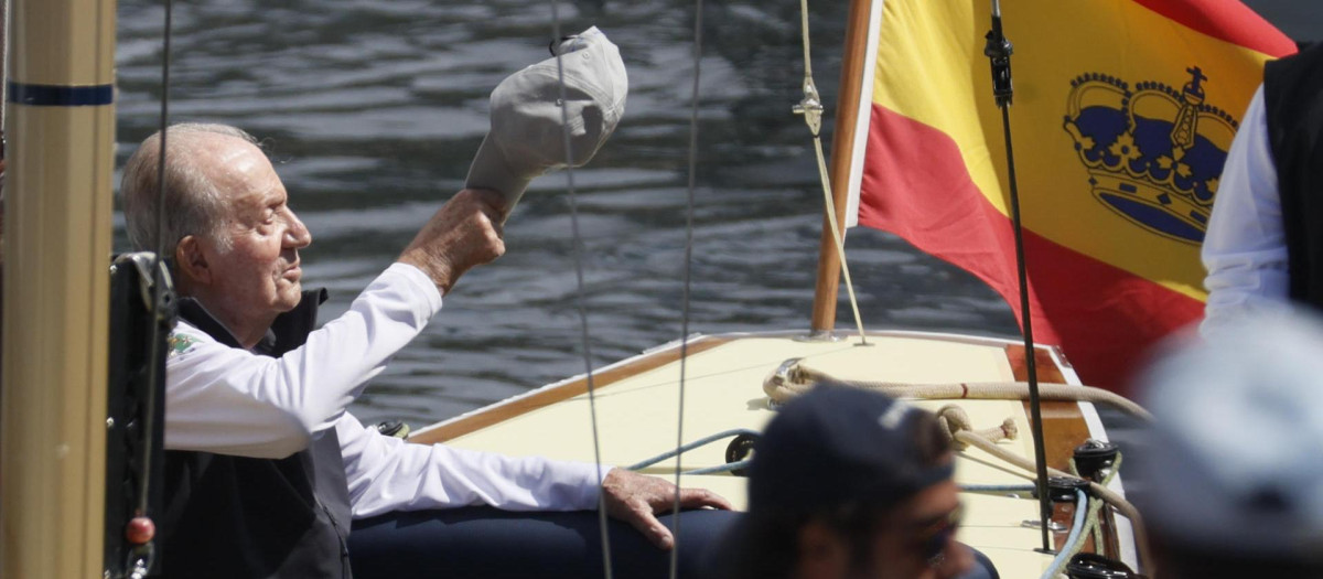 El Rey emérito Juan Carlos I a bordo del Bribón, este sábado