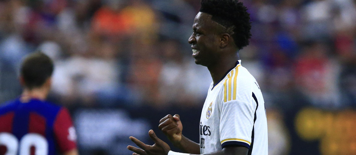 Vinicius se lamenta durante el clásico de pretemporada