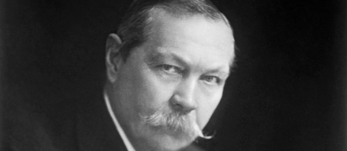 Arthur Conan Doyle (b/w photo)