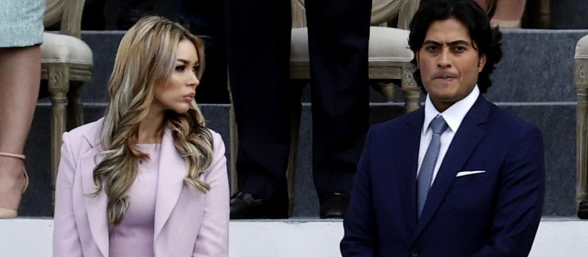 Nicolás Petro Burgos, hijo del presidente Gustavo Petro (d) junto a su exesposa Day Vásquez