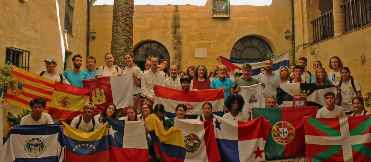 El alcalde y la Corporación reciben a los jóvenes expedicionarios de Vuelta al Mundo