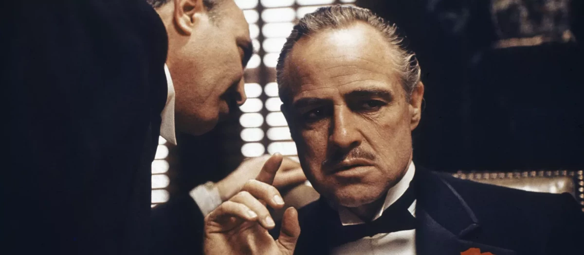 Salvatore Corsitto y Marlon Brando, en la secuencia inicial de El Padrino