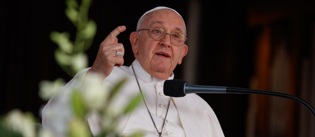 El Papa Francisco se dirige a los peregrinos en el Santuario de Fátima