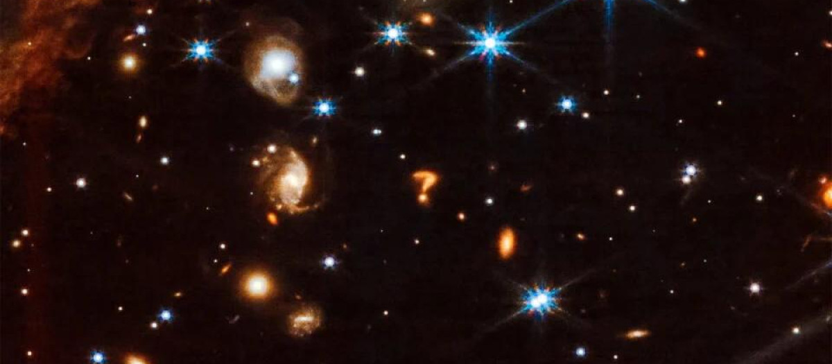 La extraña luz con forma de signo de interrogación captada por el telescopio