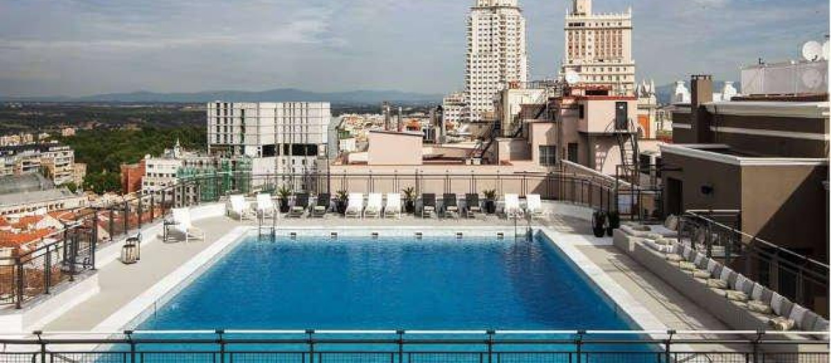 Piscina del Hotel Emperador