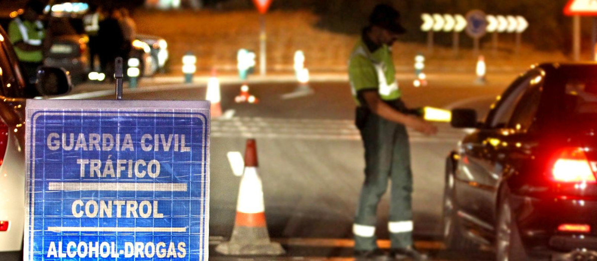 Los controles de alcoholemia son mucho más frecuentes en verano y de noche