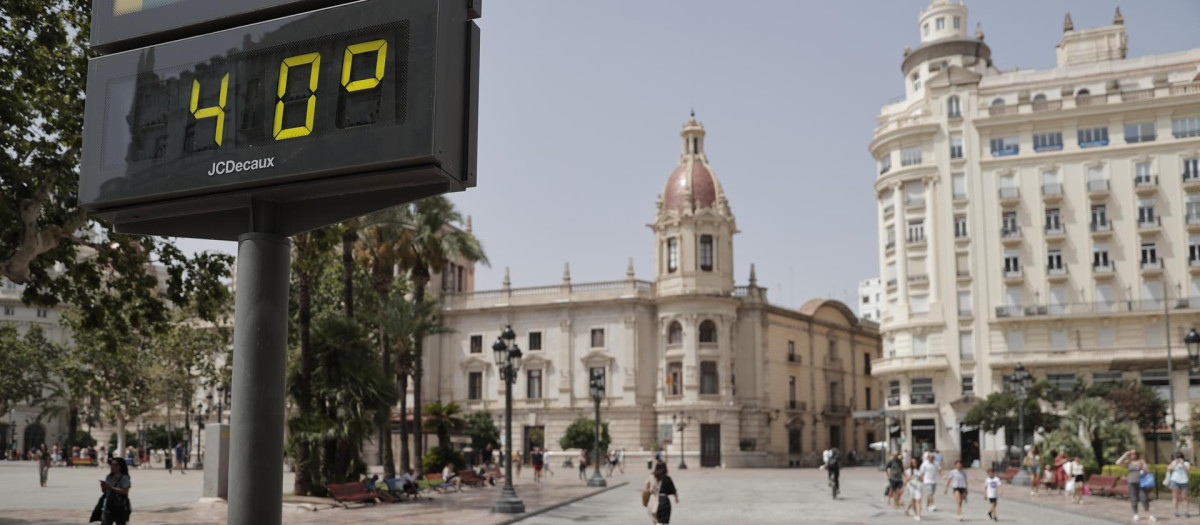 Termómetro en la plaza del Ayuntamiento de Valencia