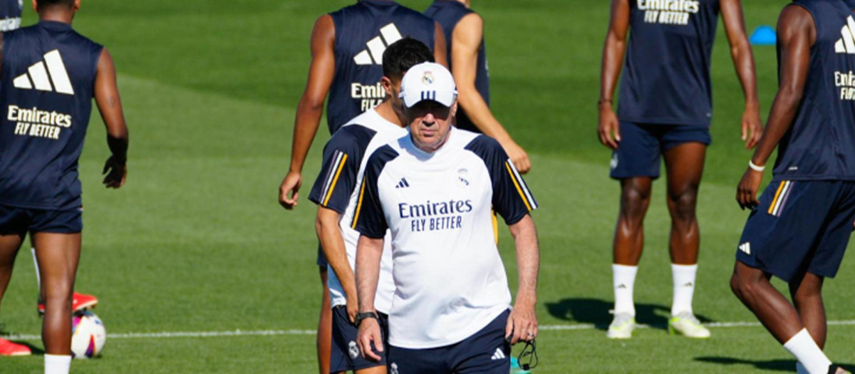 Ancelotti, en el entrenamiento de este viernes del Real Madrid