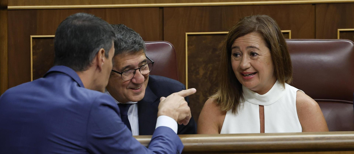 Pedro Sánchez con Patxi López y Francina Armengol