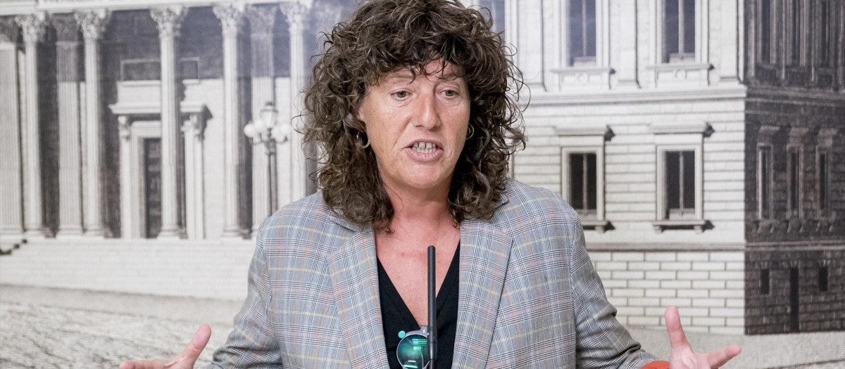 La número 2 de Esquerra Republicana de Catalunya (ERC), Teresa Jordà, comparece ante los medios de comunicación tras presentar sus credenciales de diputada en el Congreso, a 10 de agosto de 2023, en Madrid (España). Tras la celebración de las elecciones generales del 23 de julio, los 350 diputados electos en los comicios presentan sus credenciales en el Congreso de los Diputados hasta el próximo 16 de agosto, un día antes de la sesión constitutiva de las Cortes. Para la adquisición de la condición plena de diputado, deberán prestar juramento o promesa de acatamiento de la Constitución, durante la sesión constitutiva del 17 de agosto.
10 AGOSTO 2023;ERC;ESQUERRA;ESQUERRA REPUBLICANA DE CATALUNYA;DIPUTADA;CONGRESO DE  LOS DIPUTADOS;
A. Pérez Meca / Europa Press
10/8/2023