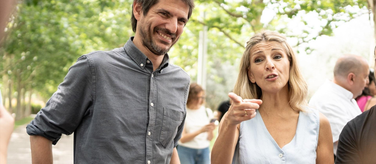 El portavoz de Sumar en la campaña electoral, Ernest Urtasun y la vicepresidenta segunda y líder de SUMAR, Yolanda Díaz, a su salida de la presentación de las candidaturas de la lista de SUMAR para las elecciones del 23J, a 21 de junio de 2023, en Madrid (España). Este es uno de los actos de precampaña electoral de Sumar, donde han asistido más de 50 candidatos, uno o dos por cada circunscripción de los 15 partidos que forman parte de este acuerdo político alrededor del proyecto de Yolanda Díaz.
21 JUNIO 2023;ELECCIONES;23J;GENERALES;SUMAR;YOLANDA DIAZ
Diego Radamés / Europa Press
(Foto de ARCHIVO)
21/6/2023