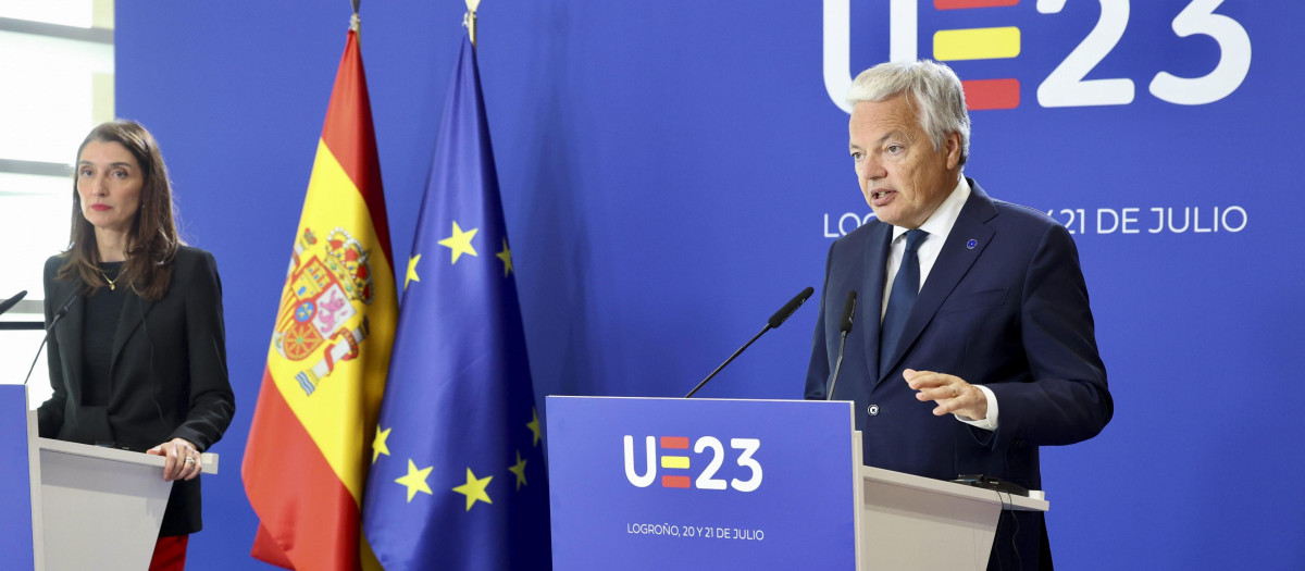 El comisario europeo de Justicia, junto a Pilar Llop en la reunión ministerial de Logroño