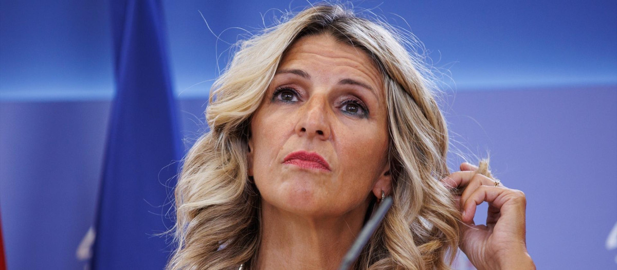 La vicepresidenta segunda en funciones y líder de Sumar, Yolanda Díaz, ofrece una rueda de prensa, en el Congreso de los Diputados, a 21 de agosto de 2023, en Madrid (España). Esta rueda de prensa ha tenido lugar después de que el Rey haya iniciado hoy en el Palacio de la Zarzuela su ronda de consultas para designar candidato a la investidura de la Presidencia del país, y por primera vez tendrá que elegir entre dos aspirantes que se postulan para asumir el encargo: el candidato del PP, que se reivindica como ganador de los comicios del 23 de julio, y el socialista, que se considera el único capaz de sumar apoyos para superar la votación en el Congreso. La ronda de contactos dura dos días en los que participan siete formaciones porque otras cuatro han declinado a acudir.
21 AGOSTO 2023;RUEDA DE PRENSA;GOBIERNO;CONGRESO;DECLARACIONES;REUNIÓN;
Alejandro Martínez Vélez / Europa Press
21/8/2023