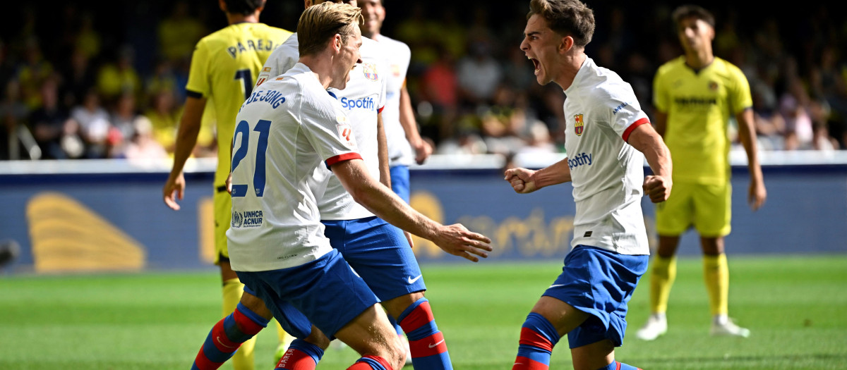 Frenkie de Jong celebra el segundo gol con Gavi