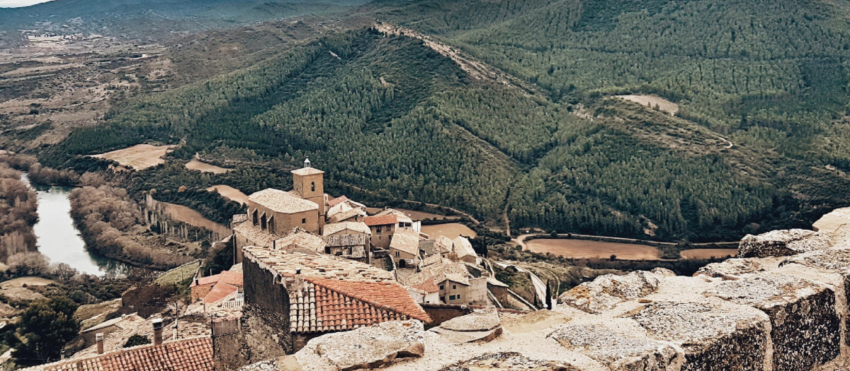 Pueblo de montaña en España