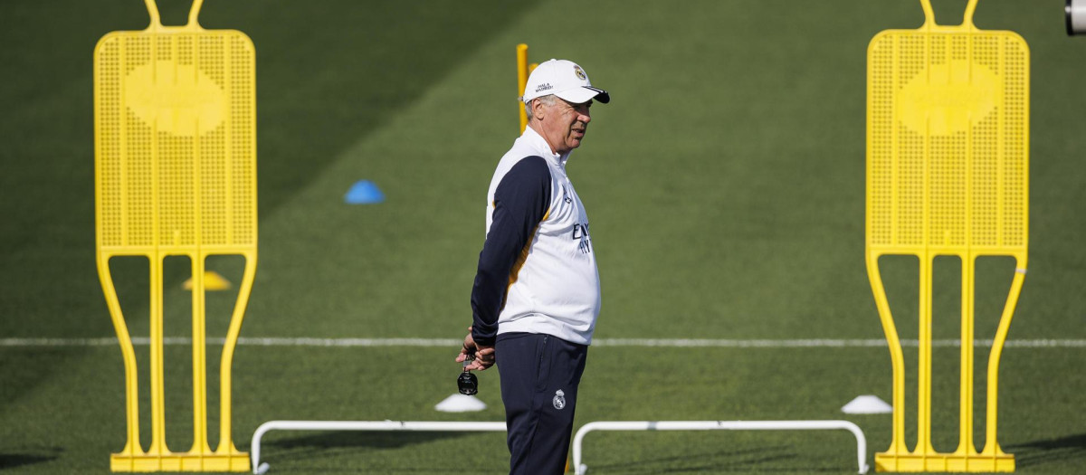 Carlo Ancelotti, en el entrenamiento del Real Madrid este viernes.