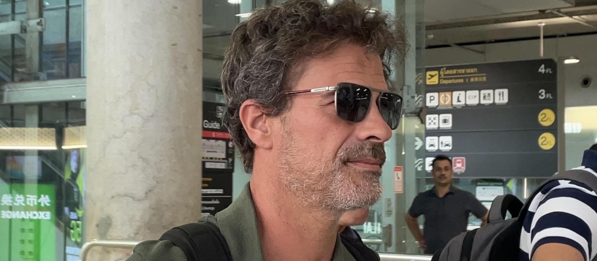 El actor español Rodolfo Sánchez a su llegada a Bangkok, Tailandia