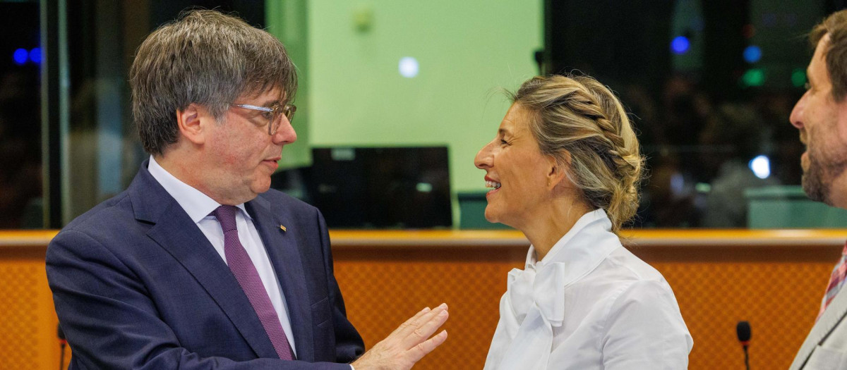 Yolanda Díaz y Carles Puigdemont en el Parlamento Europeo